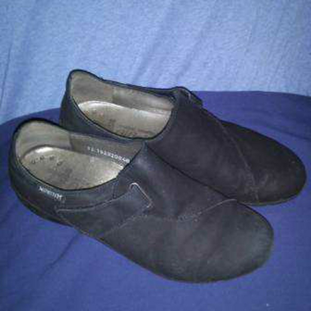 Women's Mephisto Luce shoes! Size 6.